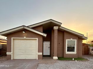 450 Sunrise Hills Dr, Socorro, TX 79928