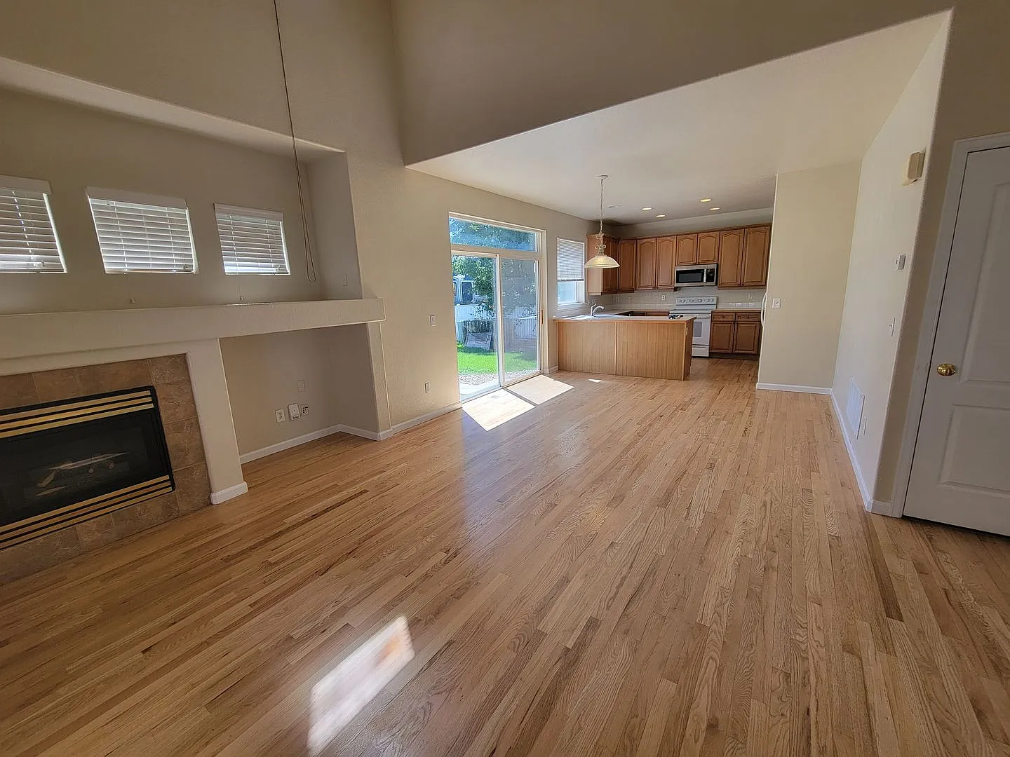 West Longmont 2 story single family home for rent in the much desired Renaissance neighborhood — Photo 2