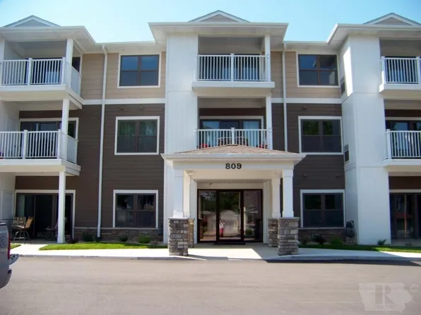 809 7th Ave N APT 107, Clear Lake, IA 50428
