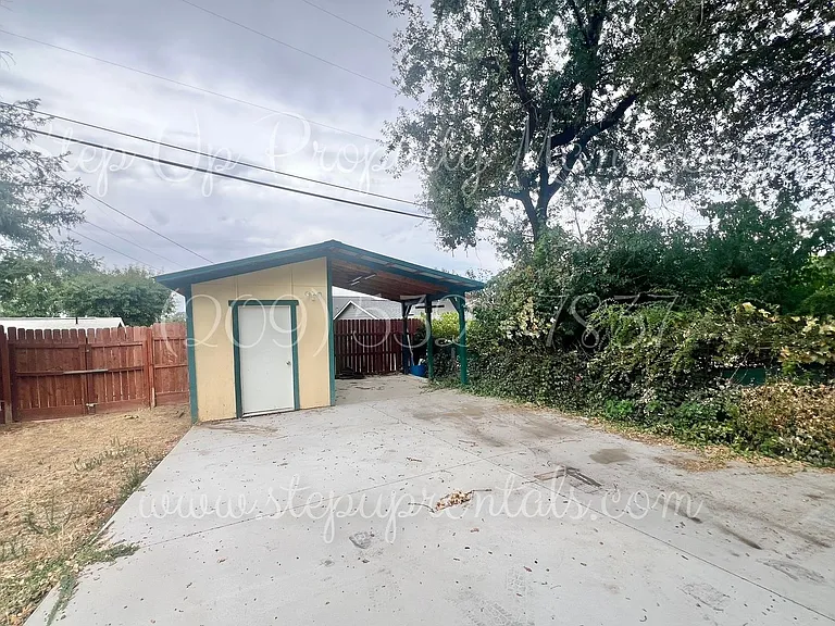 816 Oneida St — Photo 15
