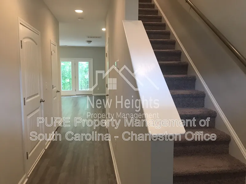 3 bed, 2.5 bath, 1476 sqft, $1,949 — Photo 4