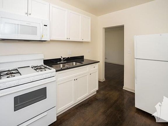 5th image of 5736 N Winthrop Ave #48-301