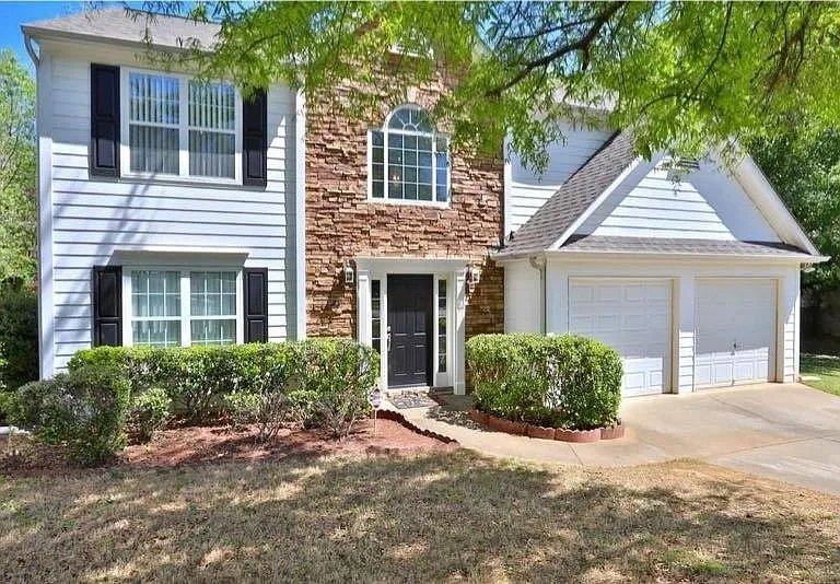 2820 Northcliff Dr — Photo 1