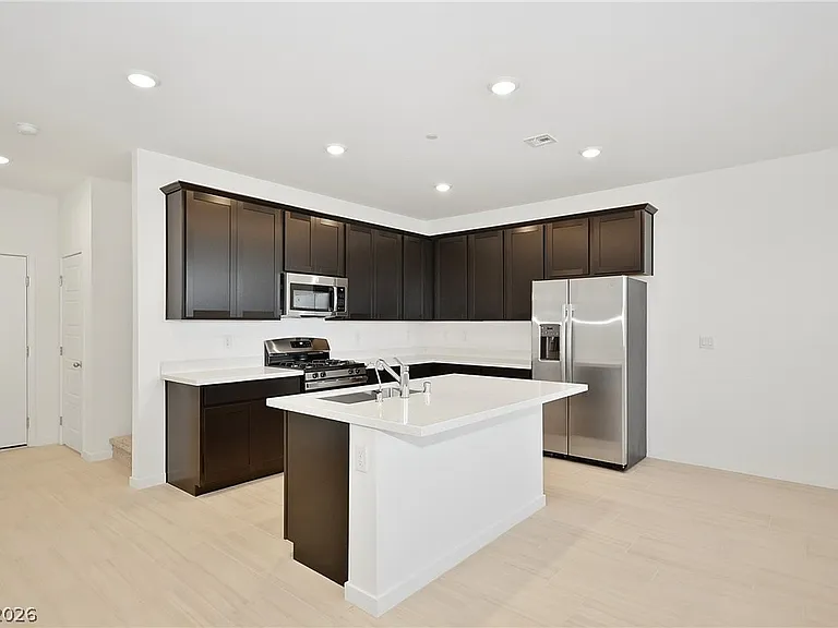 254 Walsh Peak Ave — Photo 9