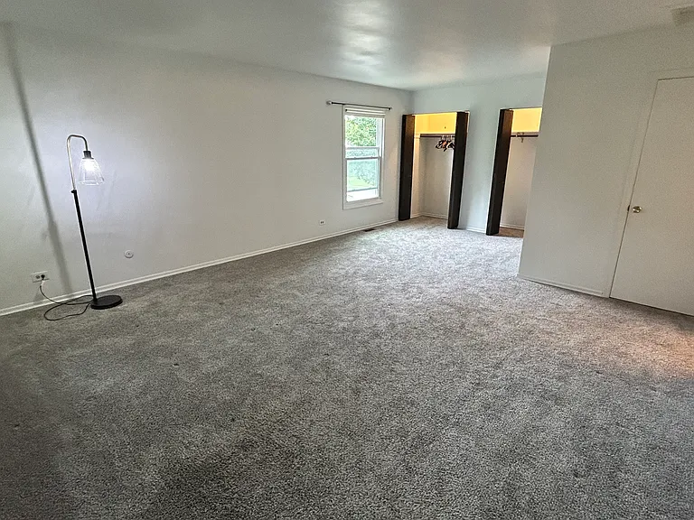 MBR 16x25 showing bi-fold closets