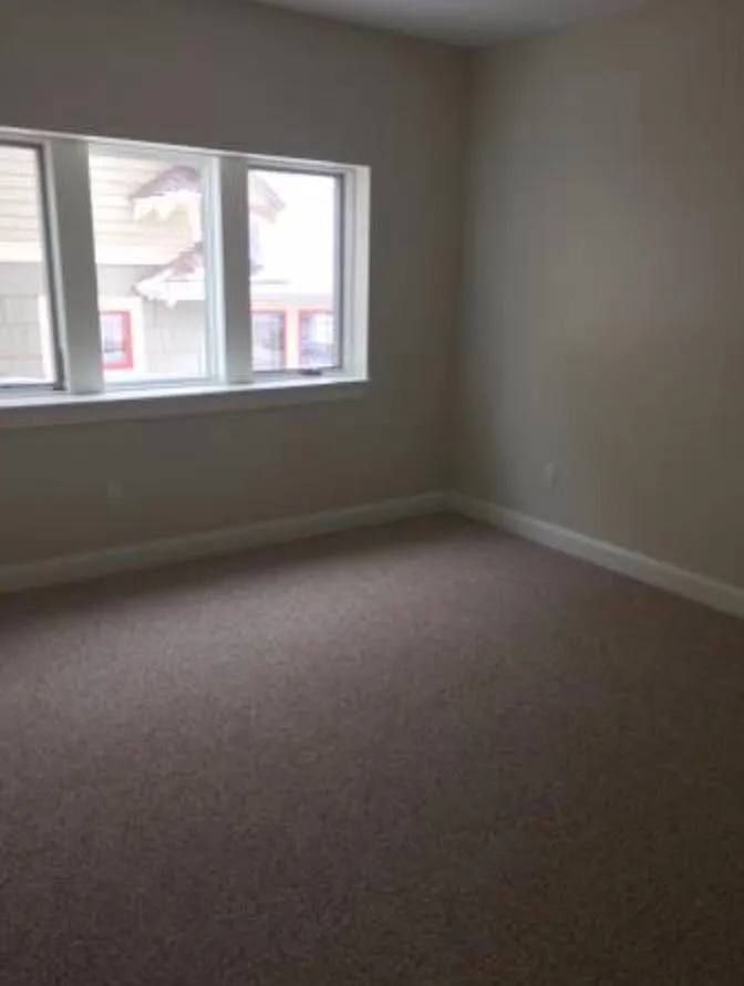 1 bed, 700 sqft, $1,200 — Photo 3
