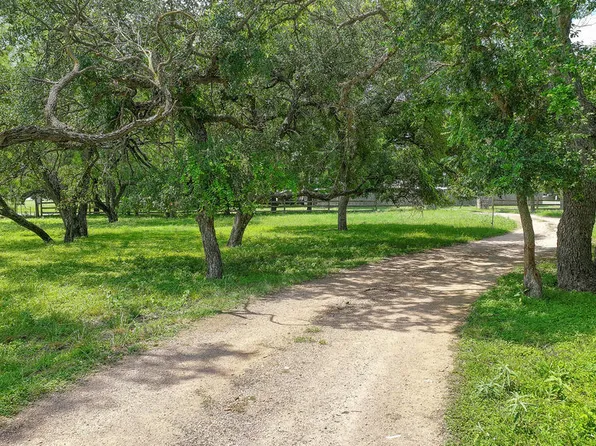 308 Hackberry St, Junction, TX 76849