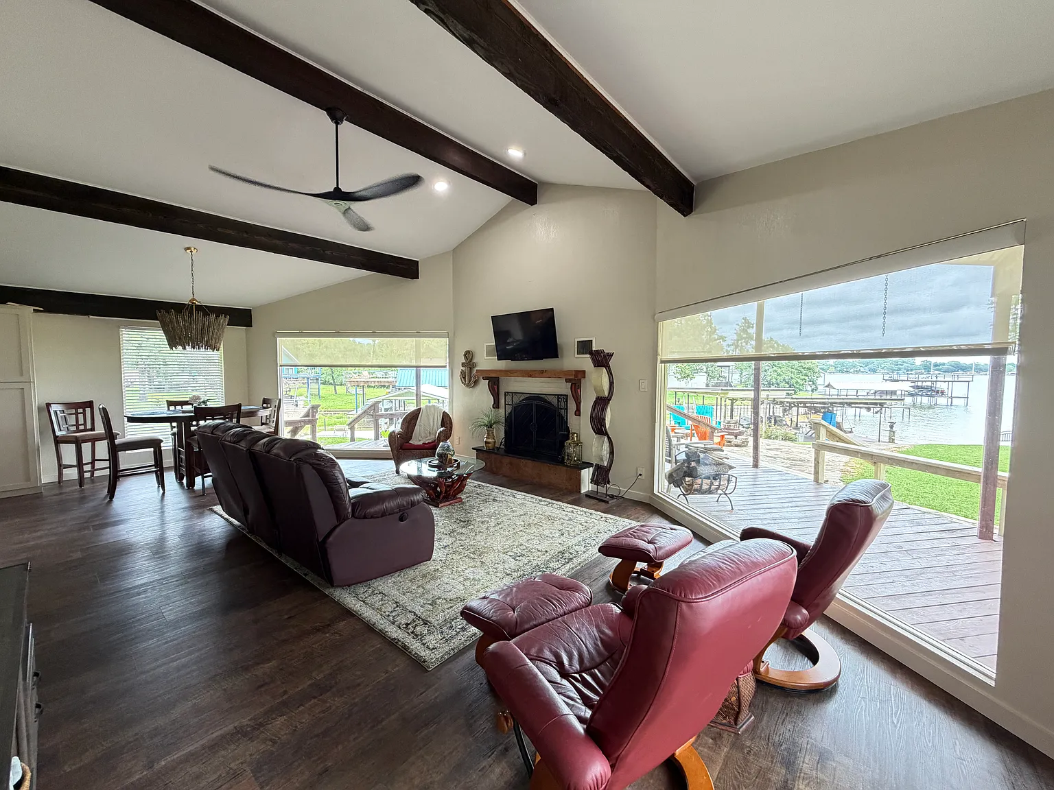 3 bed, 2000 sqft, $3,000 — Photo 2