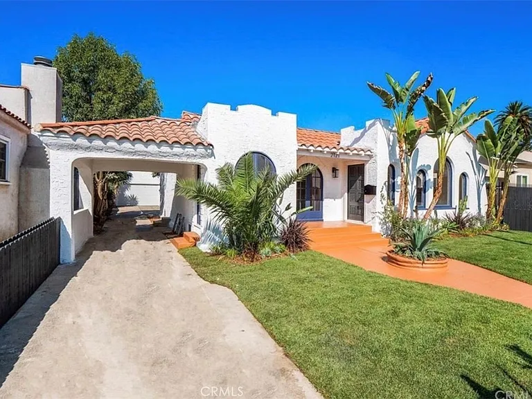 2121 S Redondo Blvd — Photo 2