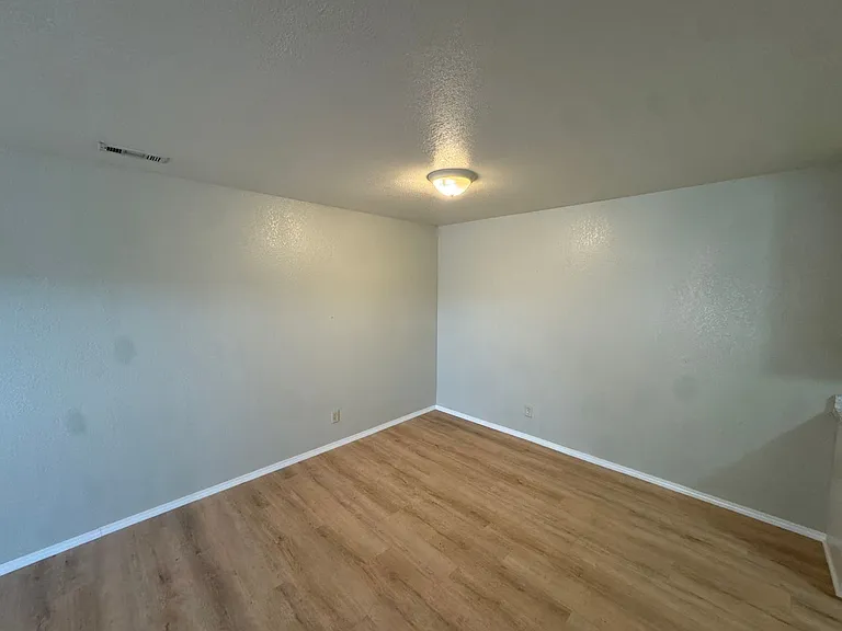 20 McGee Rd — Photo 4