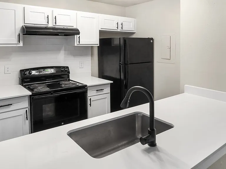 Laurel Heights Apartments — Photo 38
