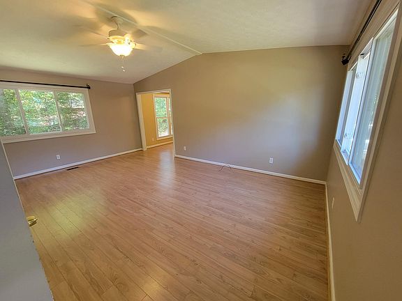 4th image of 41 Barclay Dr