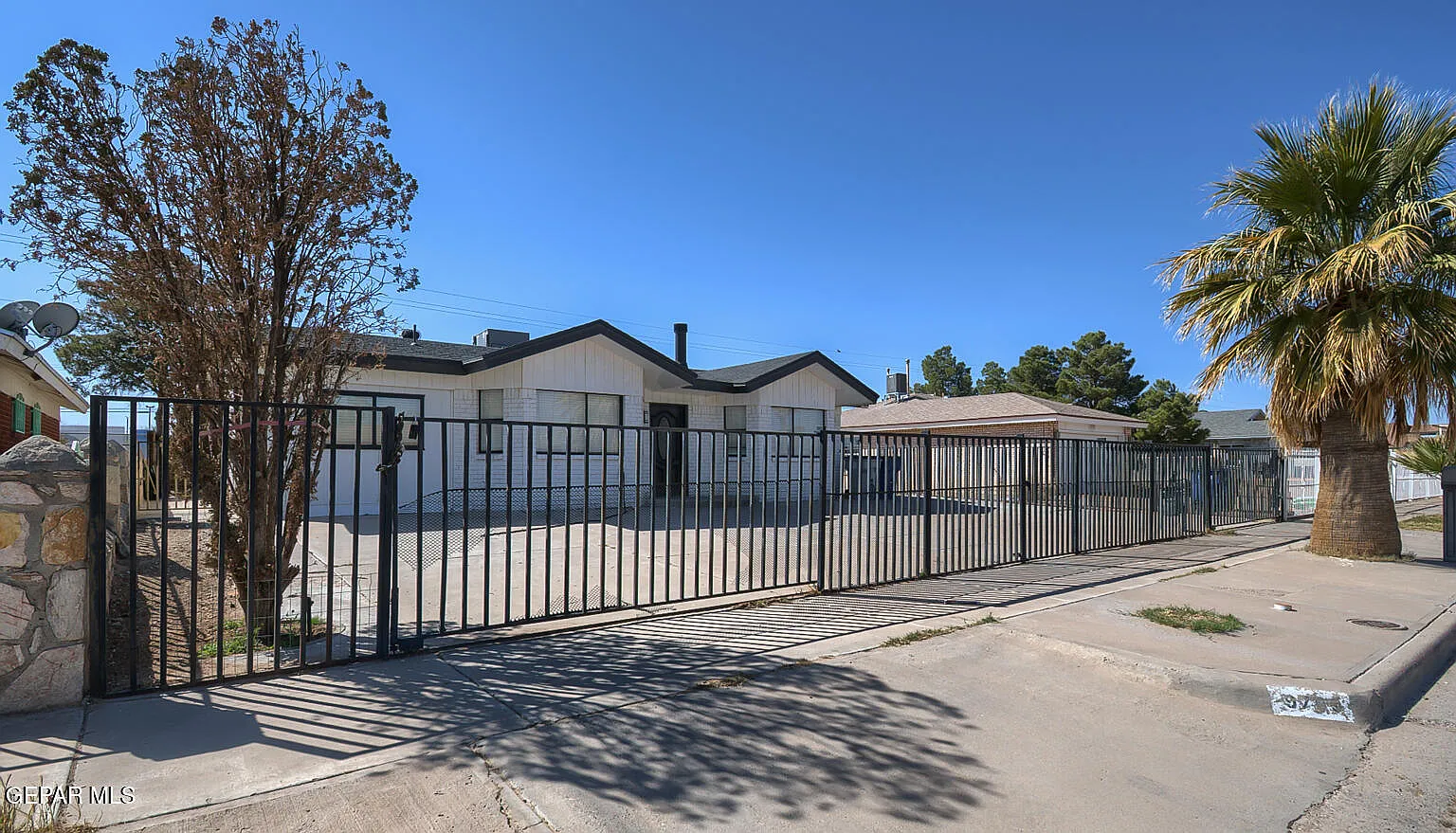 3 bed, 2.0 bath, 2040 sqft, $1,650 — Photo 2