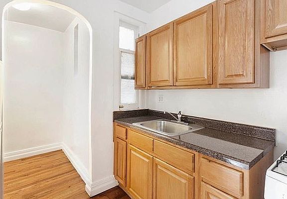 4th image of 222 W 10th St APT 5B