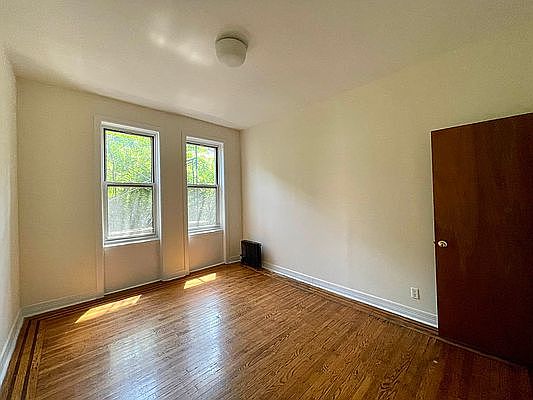 4th image of 515 W 111th St APT 4B