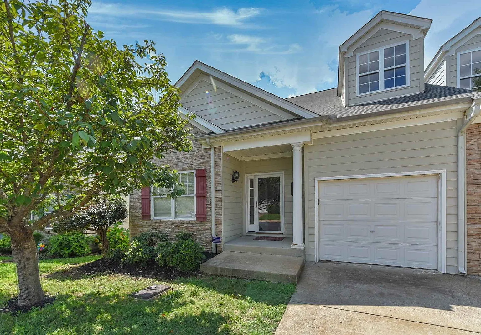 3 bed, 3.0 bath, 1872 sqft, $2,395 — Photo 2