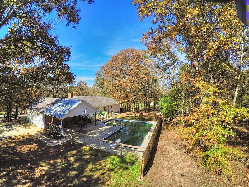 2nd image of 370 Post Circle Rd