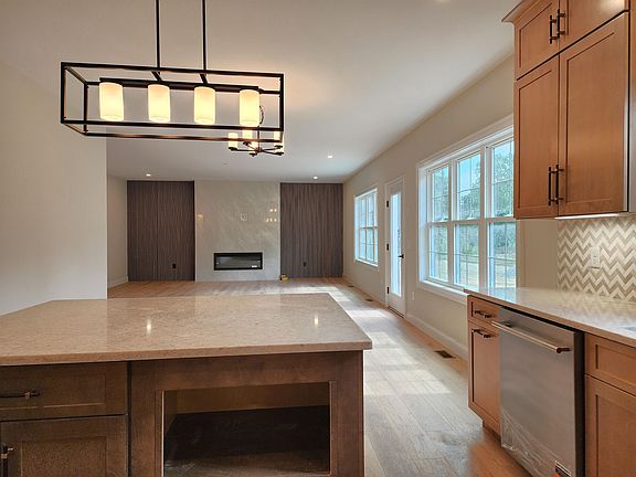 5th image of 5 Campbell Way #2