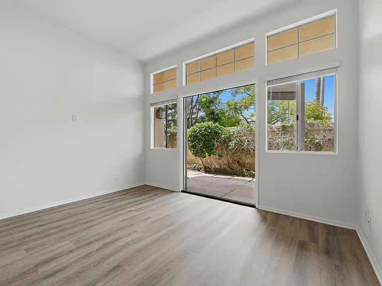 Bel Mondo Condos — Photo 48