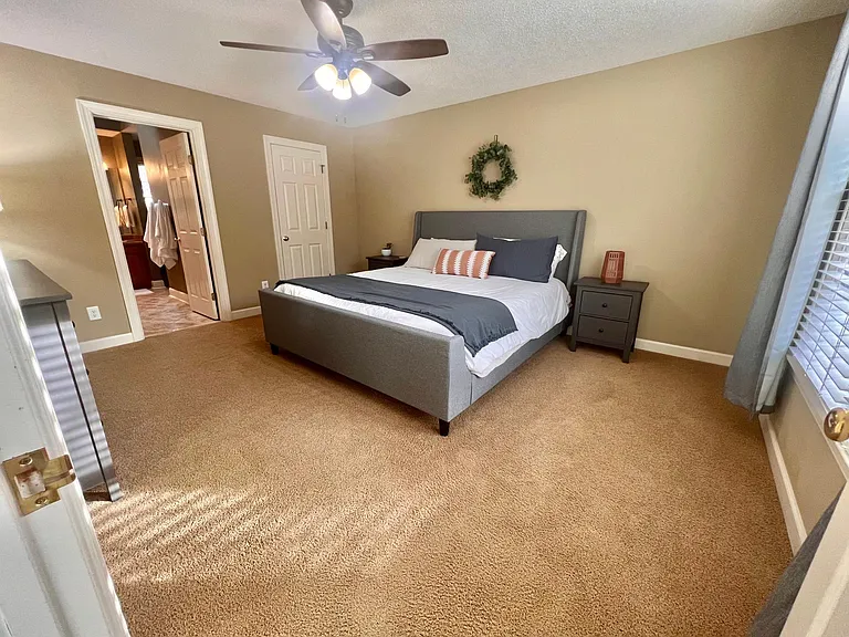 Master Bedroom w/larger walk in closet-1