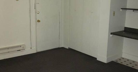5th image of 601 S Washington St APT 1