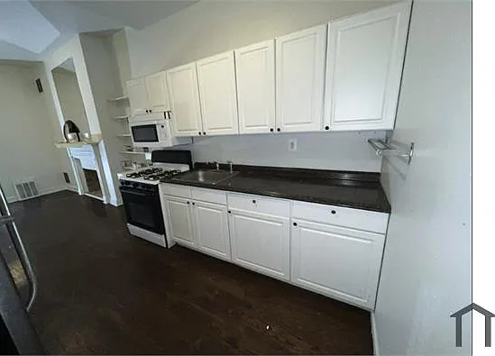 600 Jasper St #1 — Photo 4