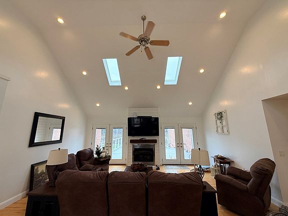 5th image of 123 Heron Ln