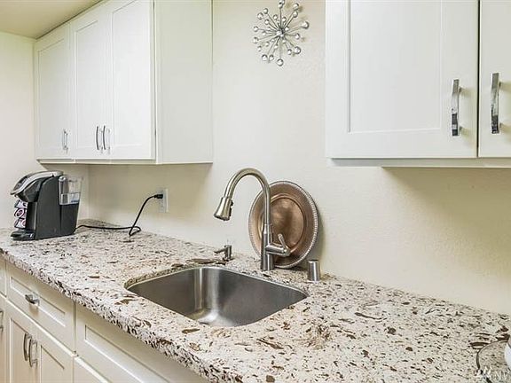 5th image of 1003 S Pearl St APT B7