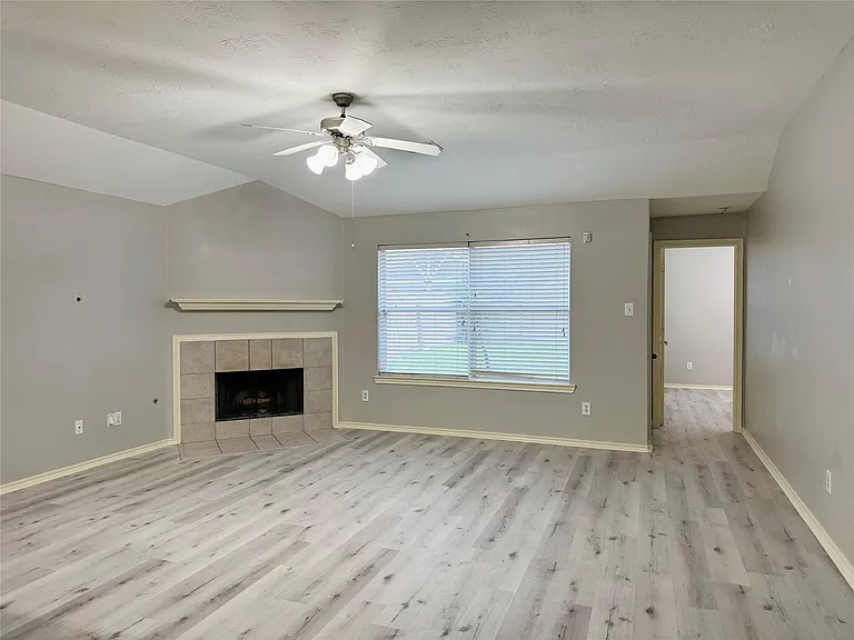 24631 Hampton Lakes Dr — Photo 6
