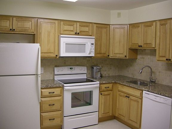 2nd image of 828 Oakton St APT 1D
