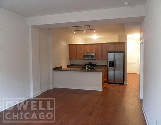 4th image of 1945 S Wabash Ave #1