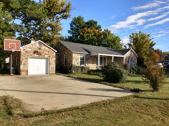 3rd image of 1420 N Garland Ave