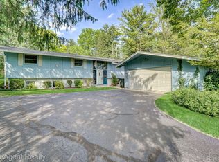 272 Gunder Ct, Rochester Hills, MI 48309