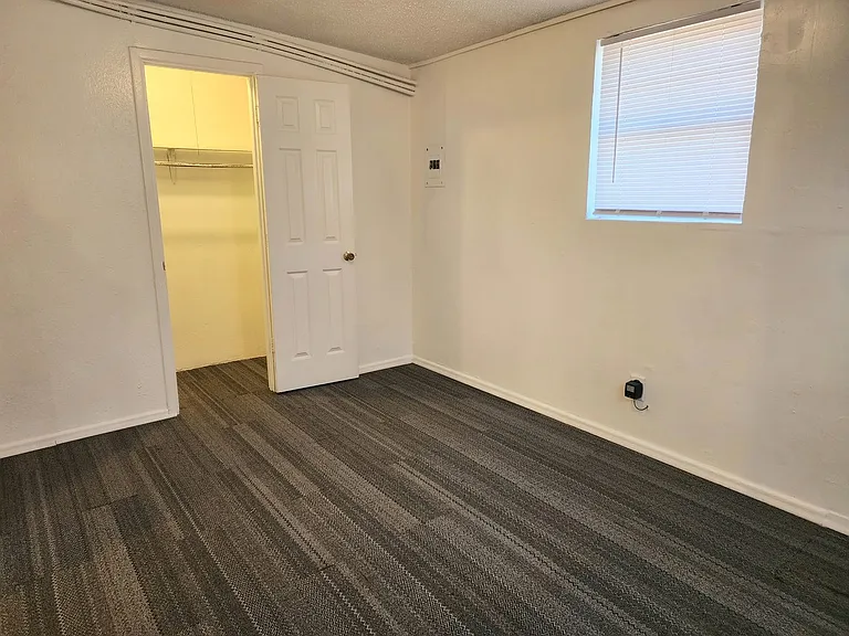 216 S Avenue I #6 — Photo 8