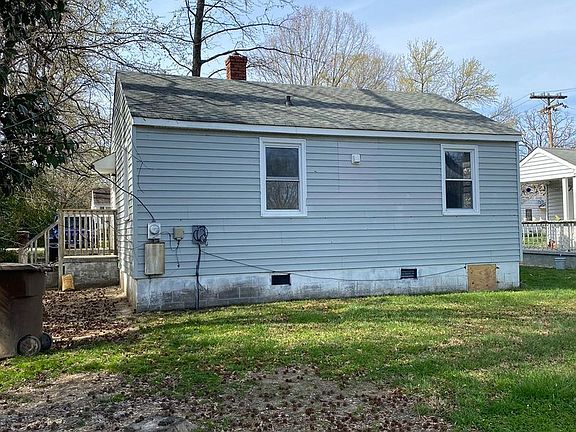2nd image of 1228 A E Lindsay St