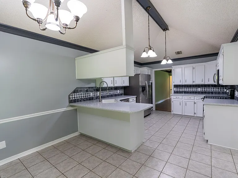 8052 Fernwood Cir — Photo 3