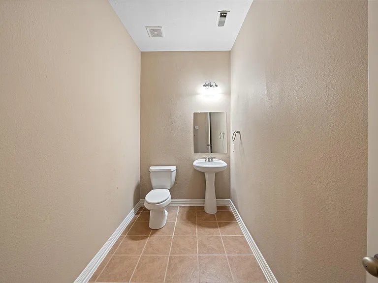 23010 Prairie Lake Ct — Photo 21