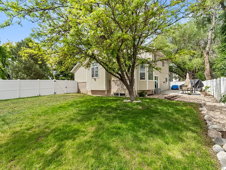 1700 W 8200 S — Photo 19