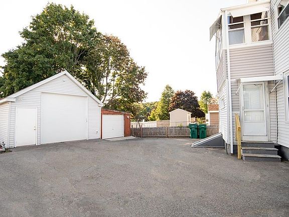 5th image of 30 Towns Ct