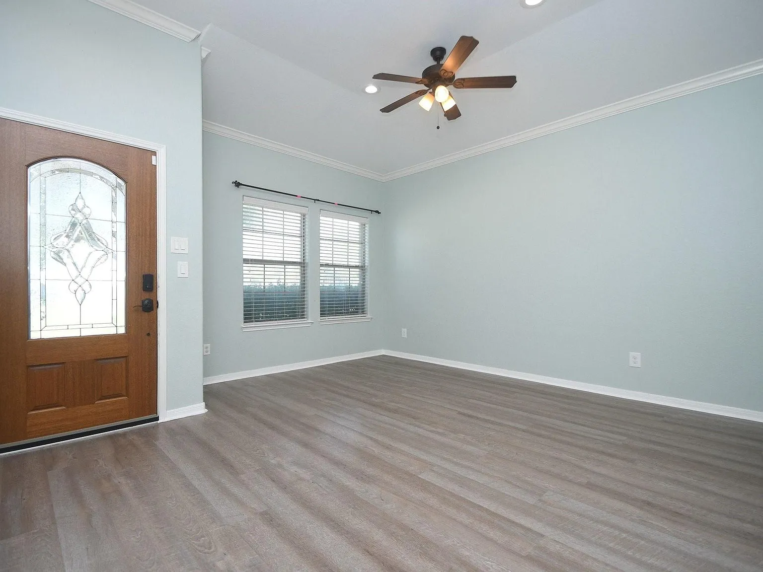 3 bed, 2.0 bath, 1685 sqft, $2,195 — Photo 4