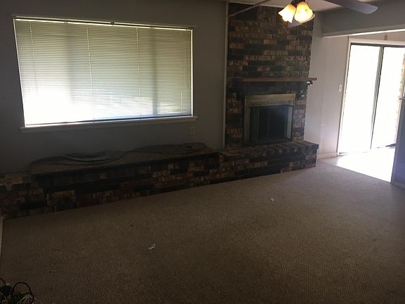 3rd image of 2352 W Berry St