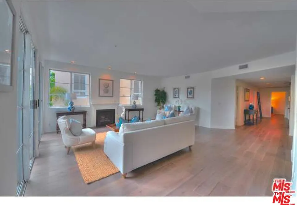 1182 Wellesley Ave — Photo 4