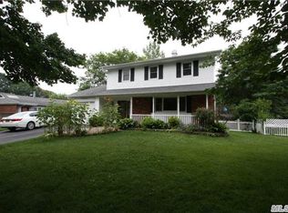 14 Brightview Dr, Rocky Point, NY 11778