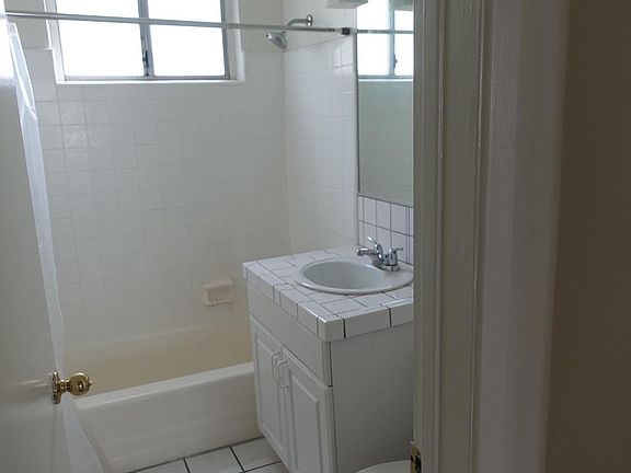 4th image of 229 Bicknell Ave APT 201