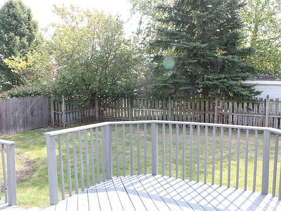 3rd image of 1495 N Pembroke Dr