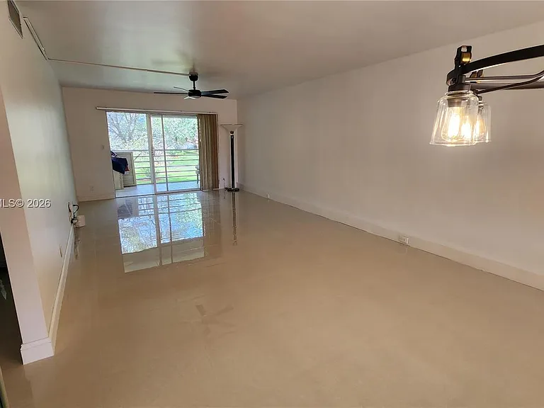 2403 Antigua Cir #L2 — Photo 7