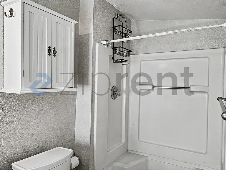 517 13th St #B — Photo 19