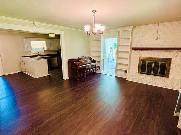5th image of 445 Vincent Drive