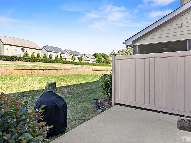 2438 Baslow Dr — Photo 23
