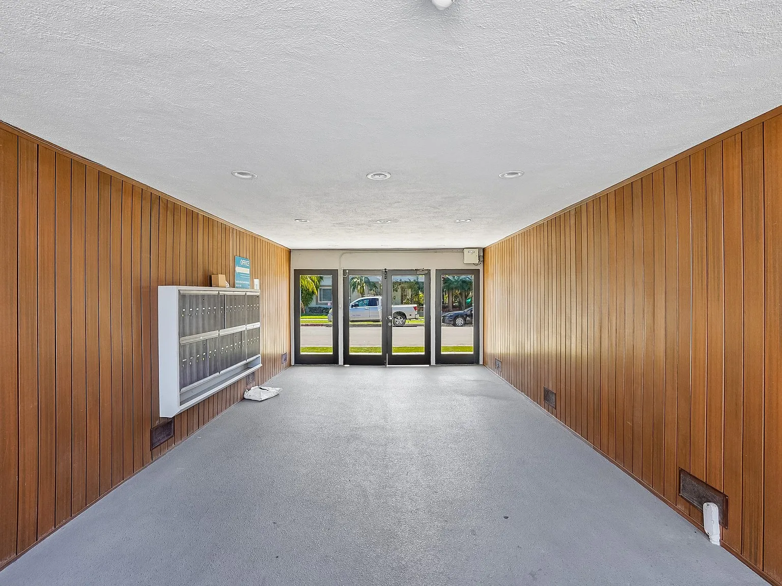 21007 Victor — Photo 4